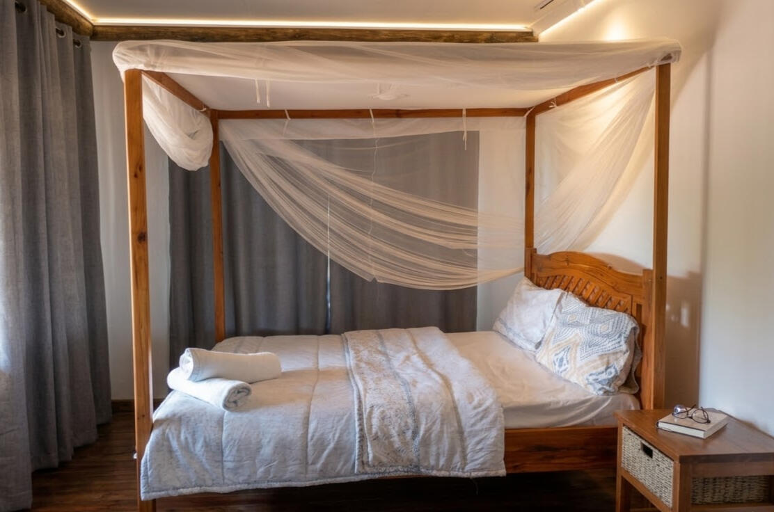 Tofinho double bedroom at Vista Bonita, Tofo, Mozambique