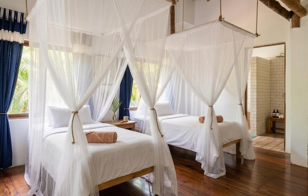 Tofinho twin bedroom at Vista Bonita, Tofo, Mozambique